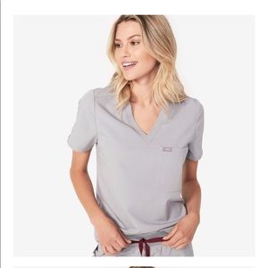 Cement Figs Catarina One-Pocket Scrub Top, size XS